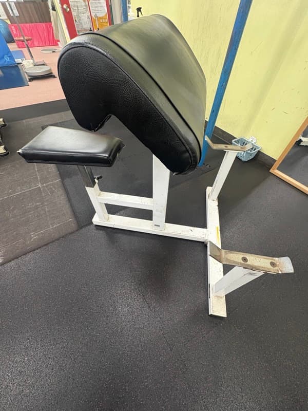 プリチャーカールベンチ